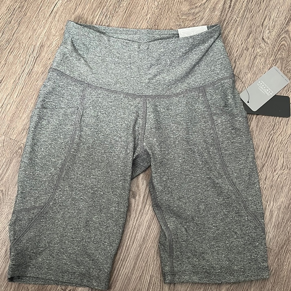Super cute gray biker shorts with pockets!